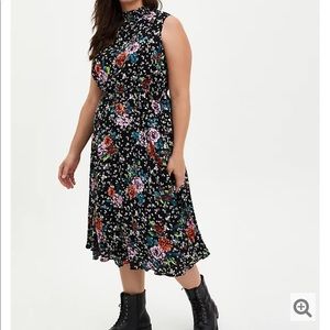 Torrid Size 4 Mock Neck Dress
